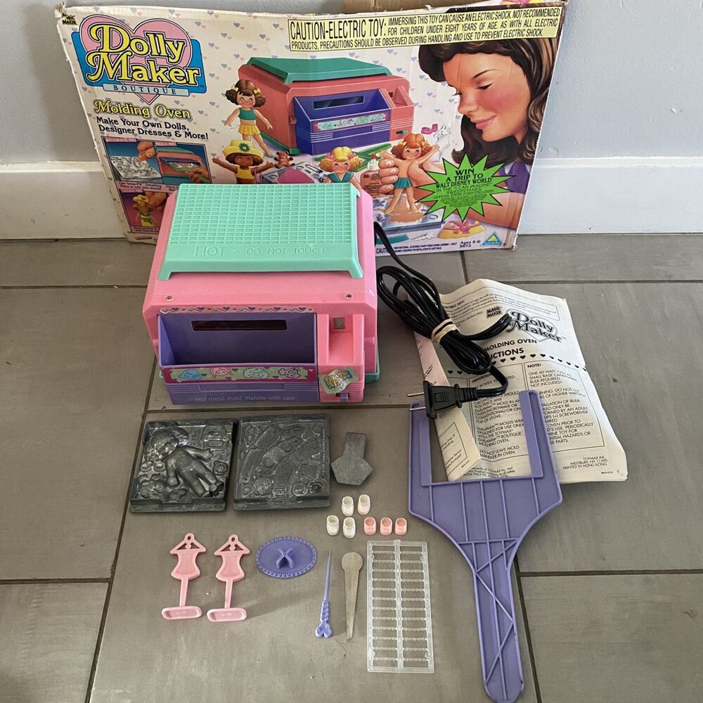 Vintage Toymax Dolly Maker Boutique Pink Molding Oven Doll Toy w/ Molds *Read*